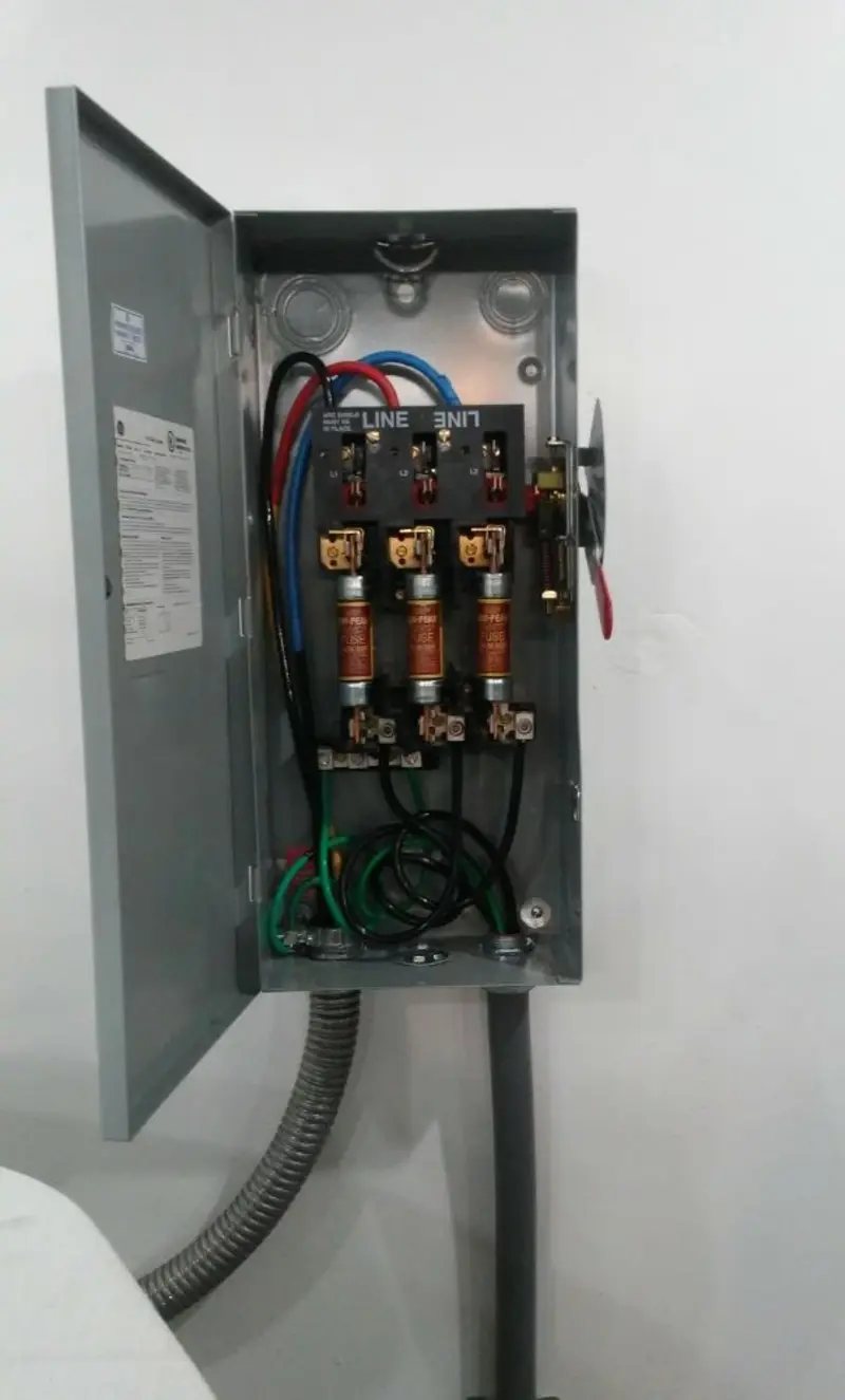 Three-phase disconnect switch installed for Smoke Detector Installation in Collegedale